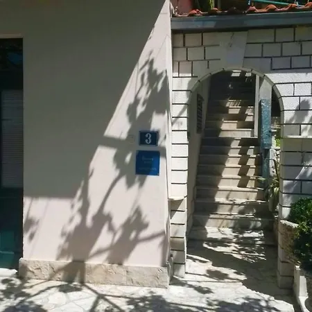 Marica , Duce, Omis Lägenhet