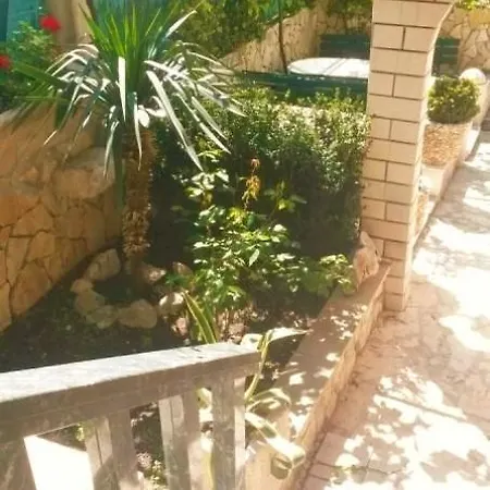 Marica , Duce, Omis Duće